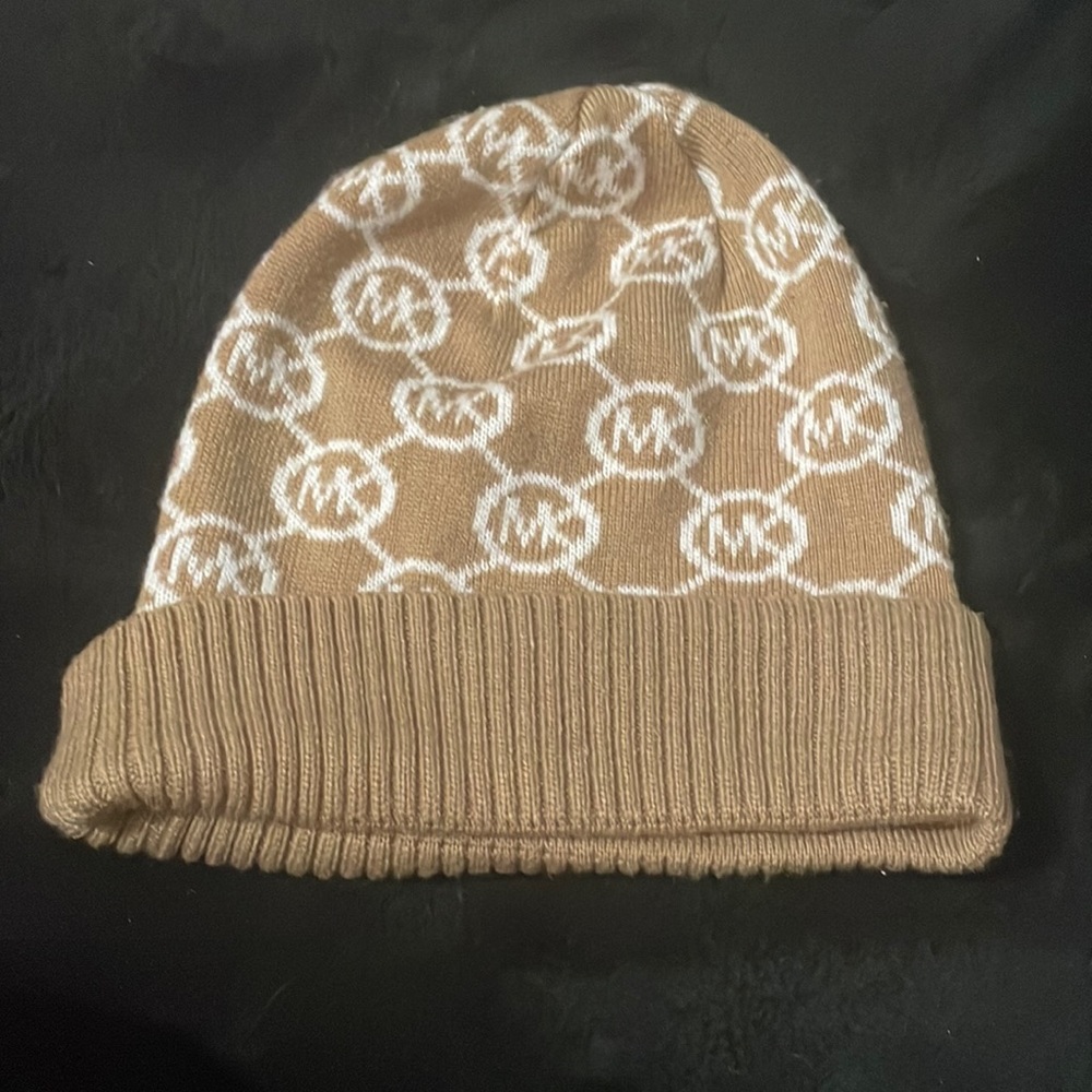Micheal Kors beanie hat